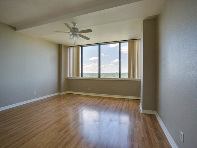 Foto del edificio - 5200 Keller Springs Rd