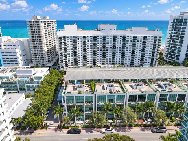 Foto del edificio - 6000 Collins Ave