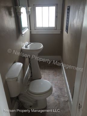 Building Photo - 303 W Quartz St