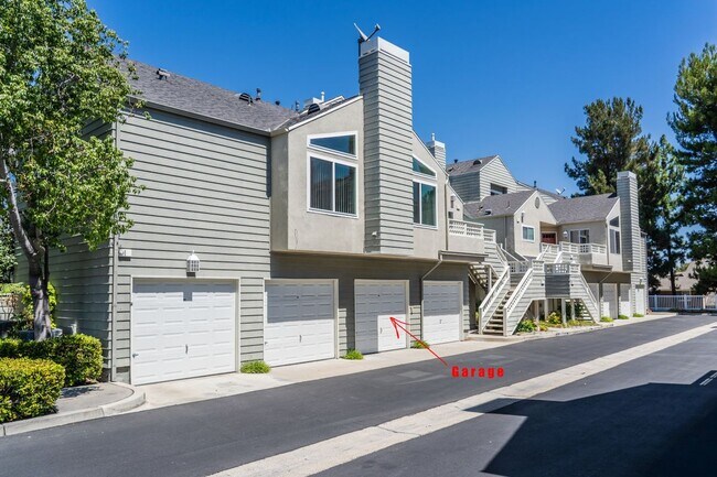 Building Photo - 5 Elmbrook