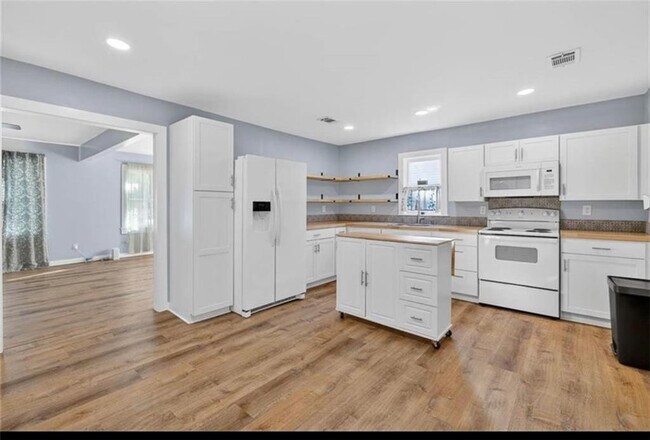 Foto del edificio - 2329 Reynolds St