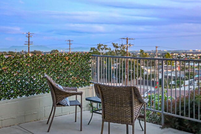 Foto del edificio - 3333-3367 Hilltop Dr