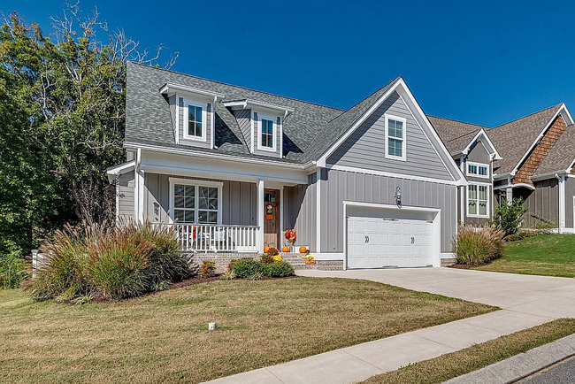 Building Photo - Beautiful Like New Home in Ooltewah