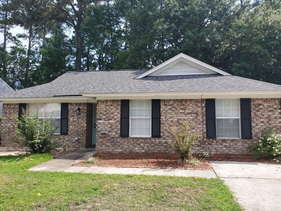 Primary Photo - Cute 3 bedroom, 2 bath home located off of...