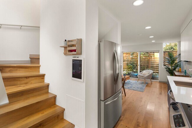 Foto del edificio - Modern Beacon Hill Townhome | Rooftop Deck...