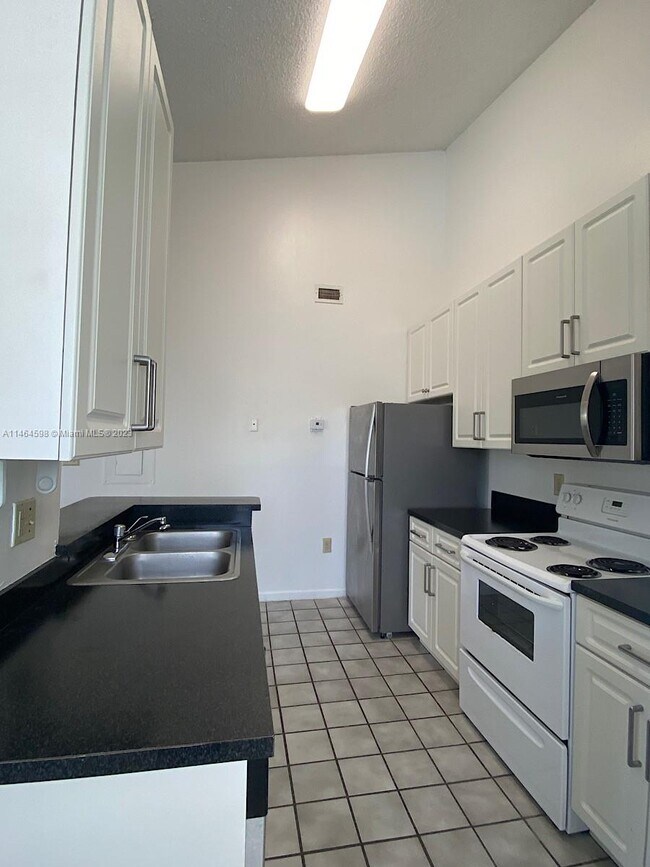 Foto del edificio - 2831 N Oakland Forest Dr