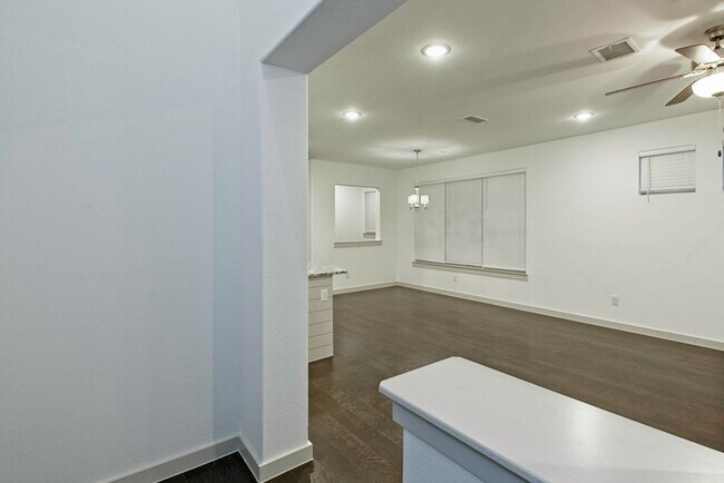 Foto del edificio - Beautiful McKinney Townhome