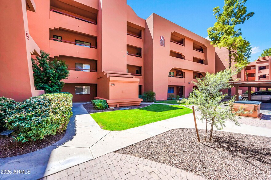12212 N Paradise Vlg Pkwy S Unit Apt 331, Phoenix, AZ 85032 - Room