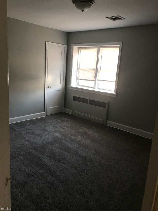 Building Photo - 3 br, 1 bath Apartment - 332 S York Rd Apt 1