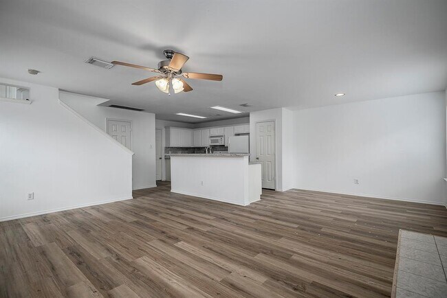 Building Photo - 18 Jenny Wren Ct
