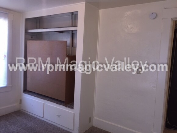 Building Photo - 1338 8th Ave E