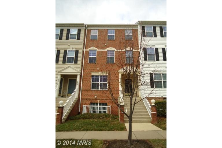Primary Photo - Beautiful sun-filled 3 br, 2.5 bath townho...