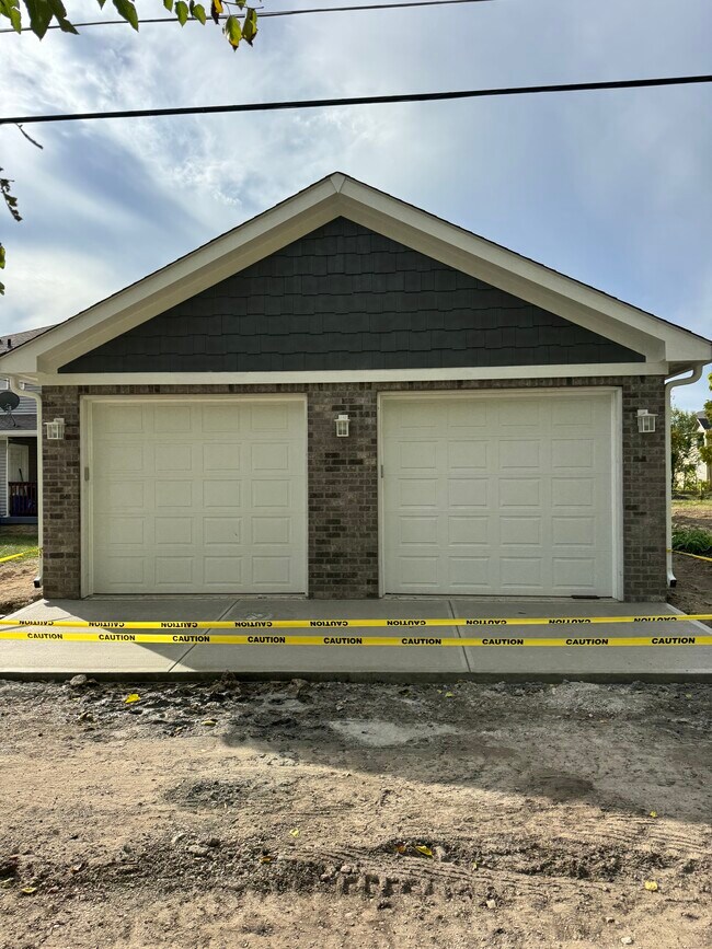 Building Photo - 227 N Hamilton Ave