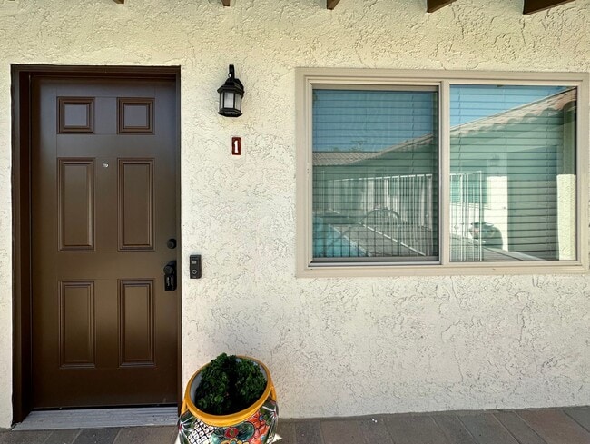 Building Photo - COMING SOON! 1 Bedroom 1 Bathroom Apartment in Palm Springs w/ Community Pool !