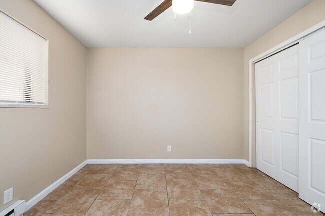 2 habitaciones, 1 baño - 850 pies cuadrados - Dormitorio 2 - The Donatello