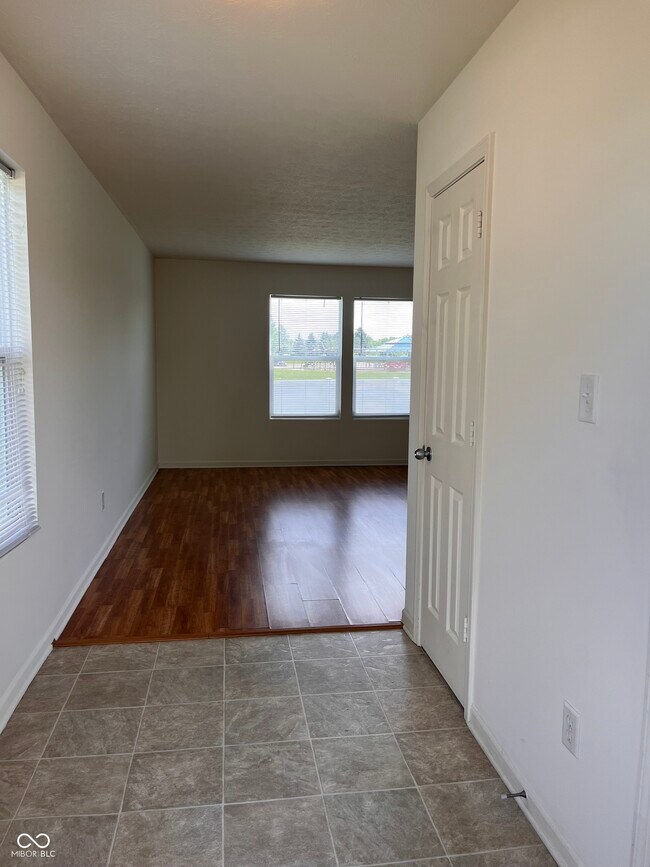 Foto del edificio - 7939 Wildwood Farms Ln