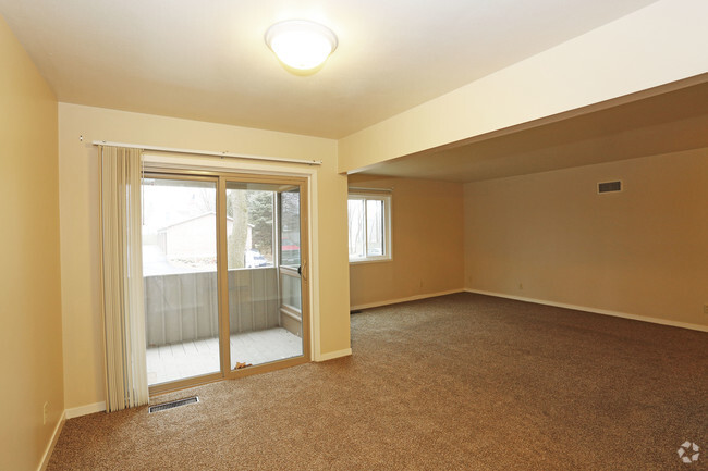 1HAB, 1BA - Renovados - Comedor - Carriage Hill Apartments