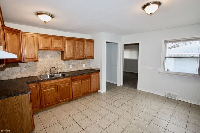 Building Photo - 4 br, 1.5 bath House - 14025 Leonard Ave