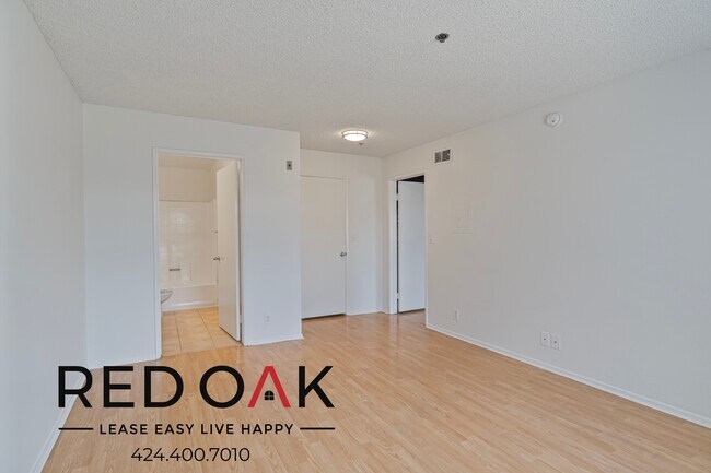 Foto del edificio - ~1 Month FREE~ Gorgeous Two Bedroom with S...