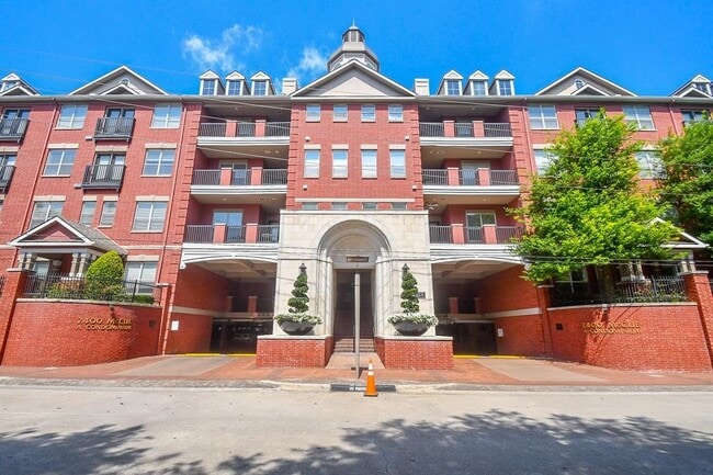Foto del edificio - 2400 McCue Rd