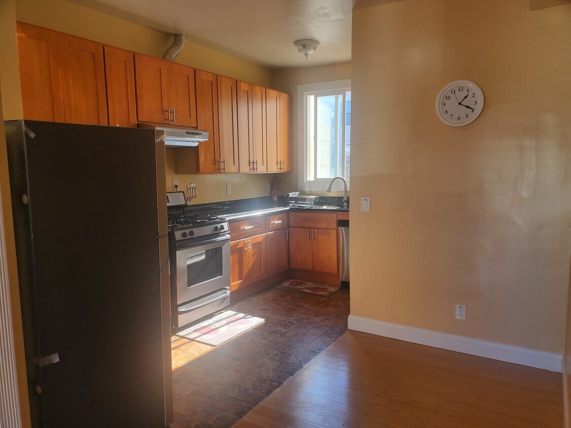 Primary Photo - 120 Highland Ave