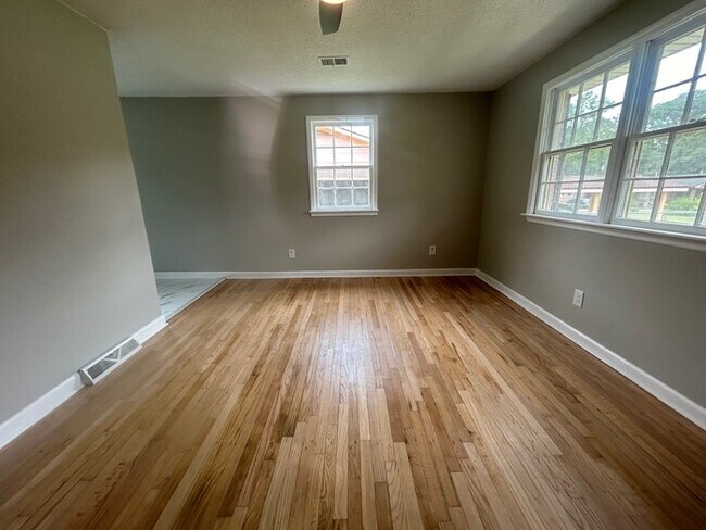 Foto del edificio - 210 Cabin Creek Blvd
