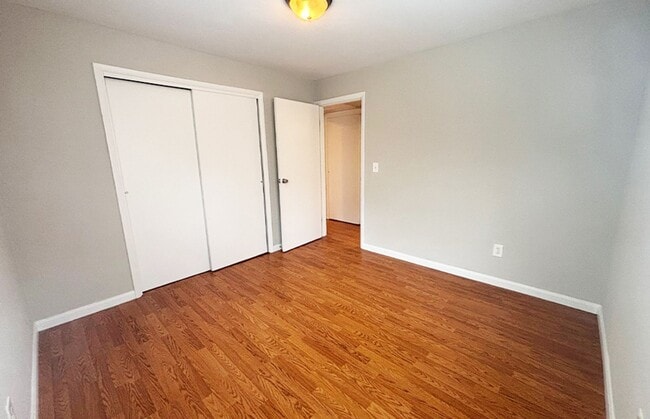 Building Photo - 545 Lowell Ave