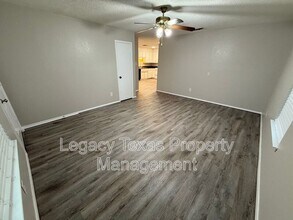 Building Photo - 516 Highpoint Dr
