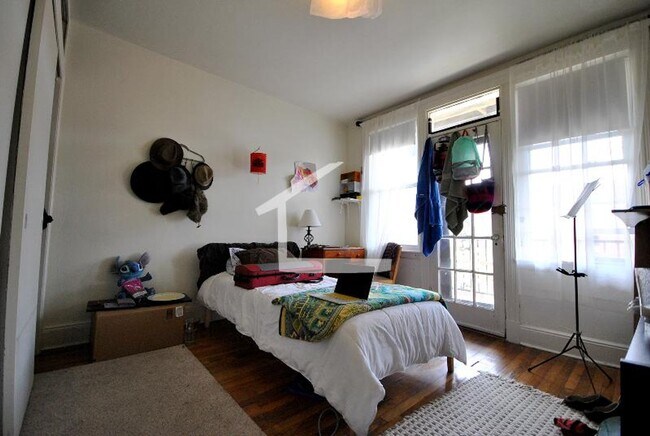 Building Photo - No Brokers fee, No Security Deposit, heat,...