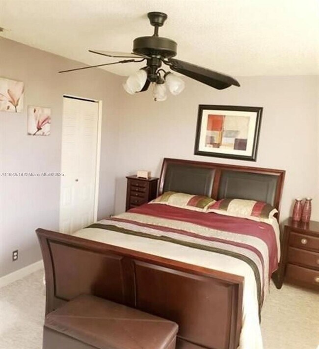 Foto del edificio - 5761 Riverside Dr