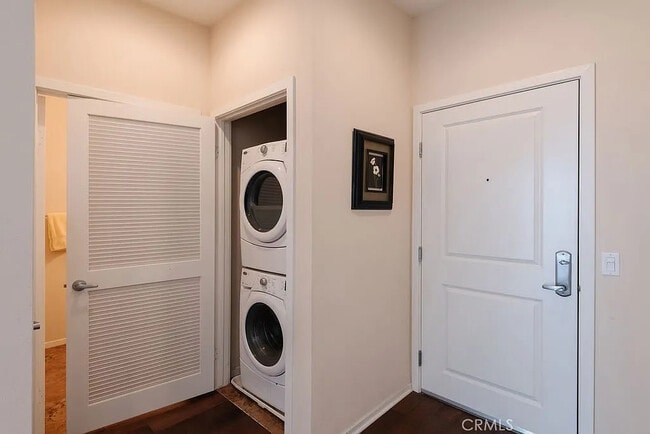 Building Photo - Rare Top-Floor Corner Condo in ThreeSixty at South Bay