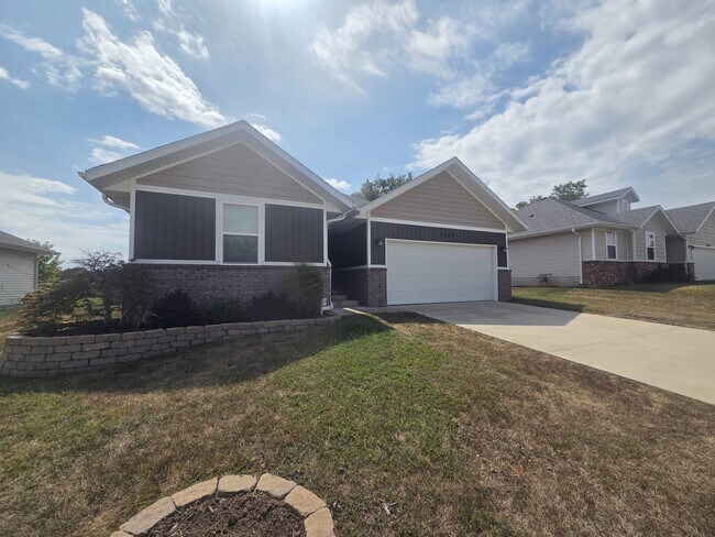 Building Photo - 2622 W Brook Ridge St