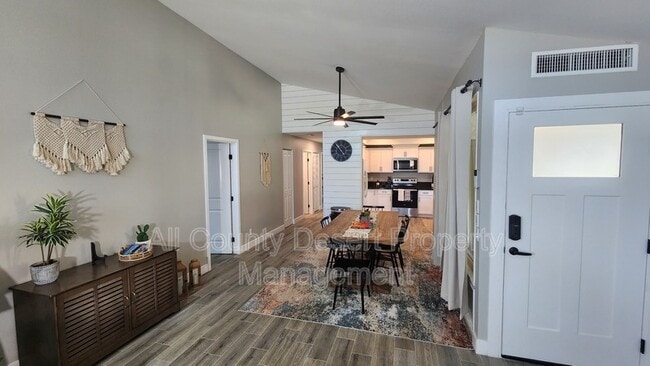 Foto del edificio - 82190 Waring Way
