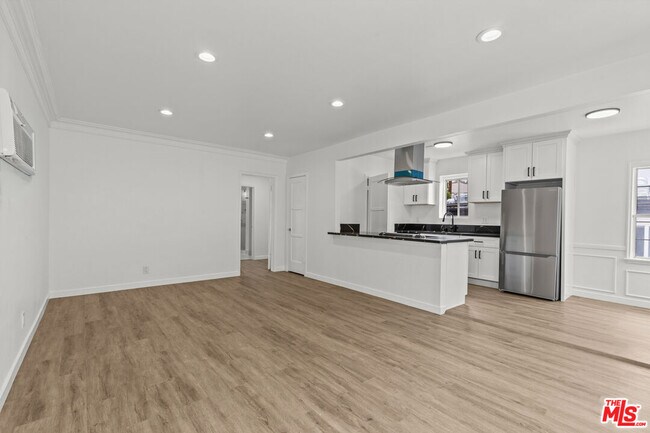 Foto del edificio - 544 1/2 N Genesee Ave