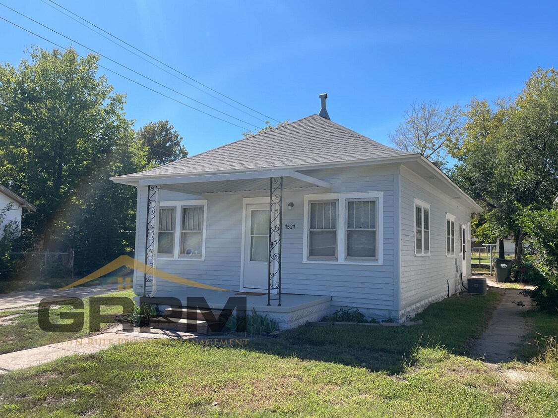 Primary Photo - 2 bed, 1 bath in good neighborhood