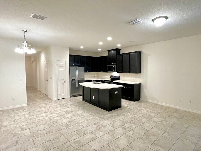 Foto del edificio - 3 Bedroom 2.5 Bath Town Home In Gated Mitchell Creek Community in Oviedo!