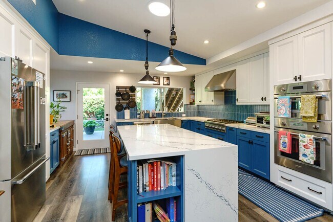 Foto del edificio - 4 Bedroom Home with Attached ADU in Scripps Ranch