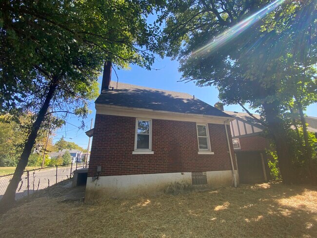 Foto del edificio - 5951 Leffingwell Ave