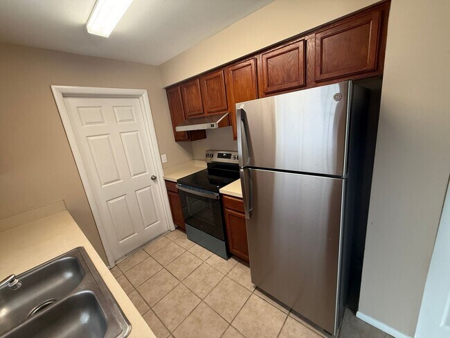 Foto del edificio - 423 Longwood Cir