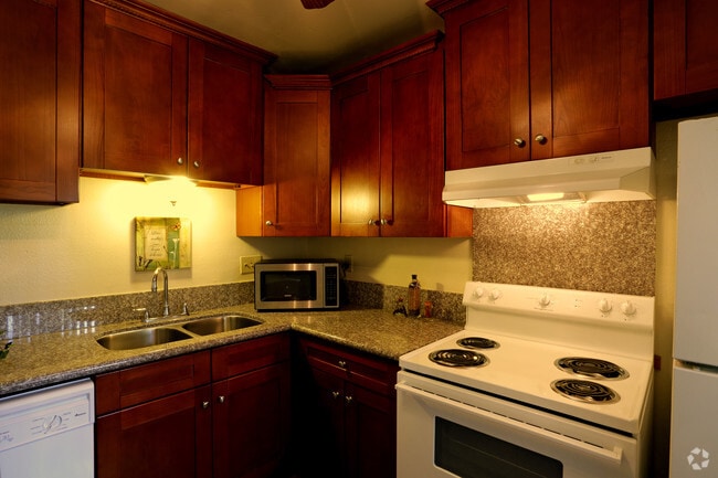 2 BR, 1 BA - 640 SF - Parkhill Apartments