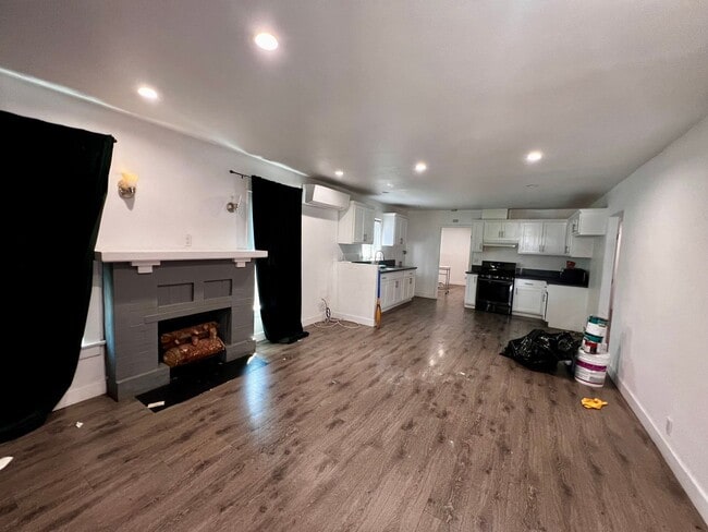 Photo - W 66th street , Los Angeles Apartment