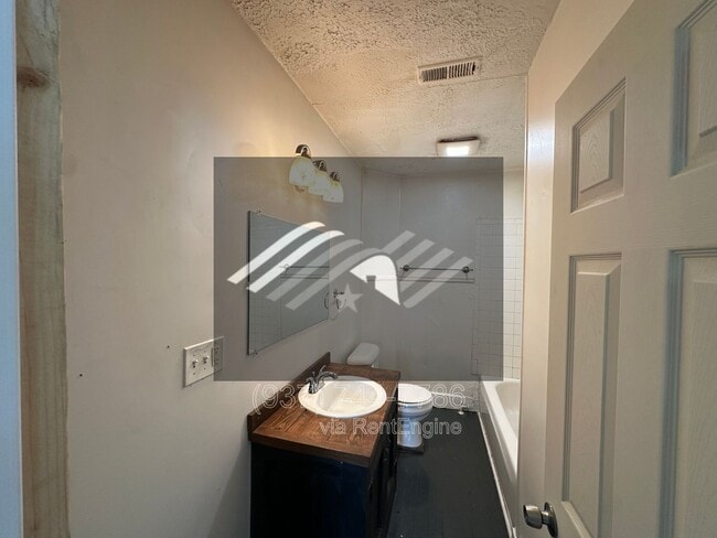 Building Photo - 721 E Pearl St