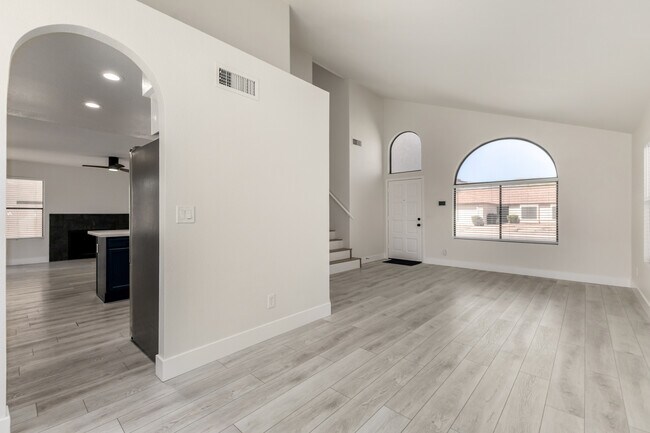 Building Photo - 2721 E Dry Creek Rd