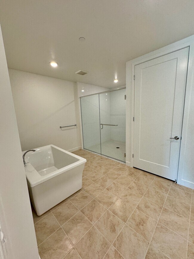 Building Photo - 2213 Rivington