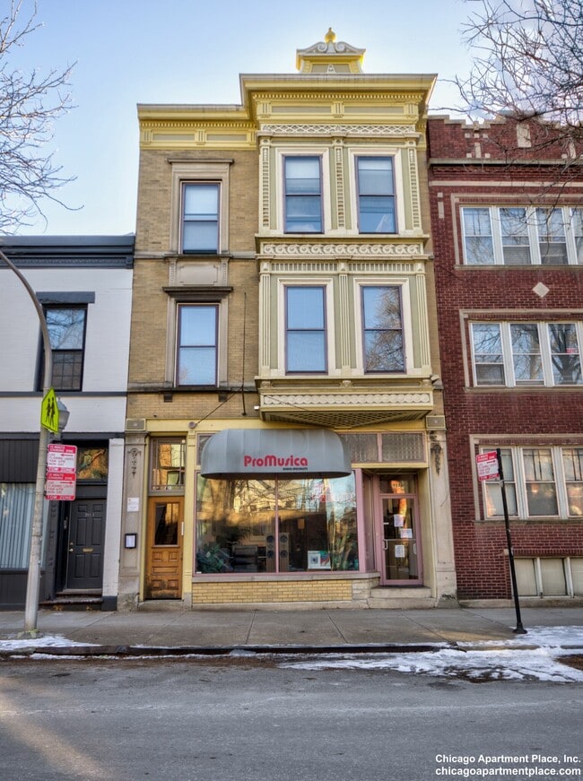 Building Photo - 713 W Wrightwood Ave