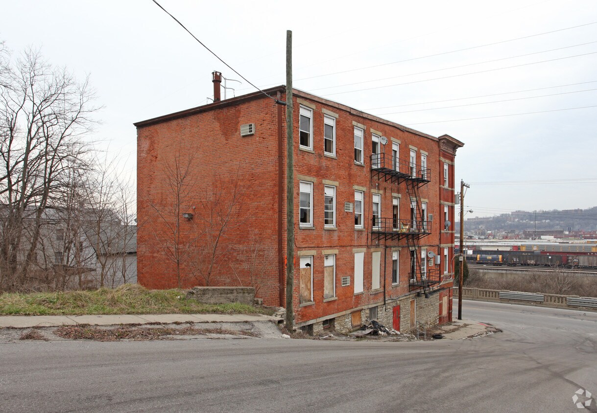 Primary Photo - 2601 Cummins St