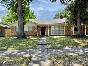 Building Photo - 8827 Rowan Ln