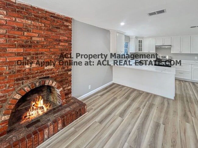 Building Photo - Stylishly Renovated Home with New Kitchen ...