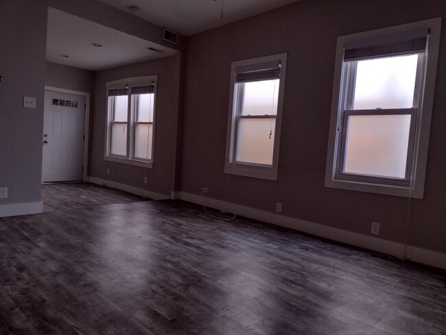 Foto del edificio - 3035 N Gresham Ave