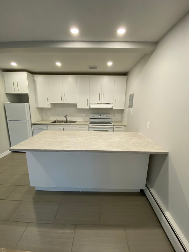 Building Photo - 7 Rufus Ave